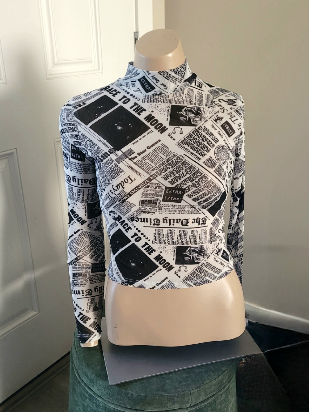 Garage Black & White Newspaper-Print Long Sleeve Crop Top